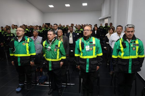 En la foto posan Policías de Cundinamarca, que presentaron el balance del 2024.
