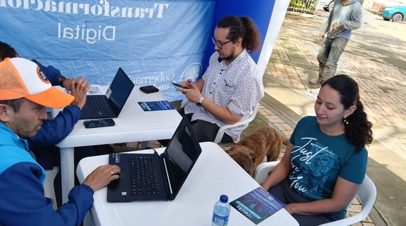 Personas que se capacitan en las IA de la Gobernación de Cundinamarca.