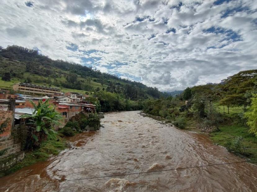 Creciente del río Bogotá genera alerta en Cundinamarca.