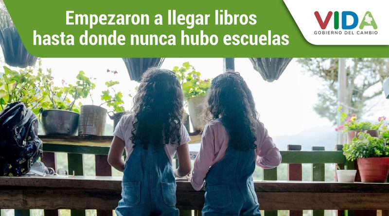 Imagen de niñas cogiendo libros