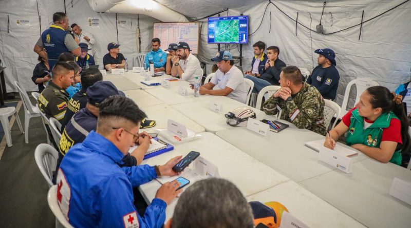 Equipo de trabajo de la Gobernación, alcaldía de Medina y Paratebueno.
