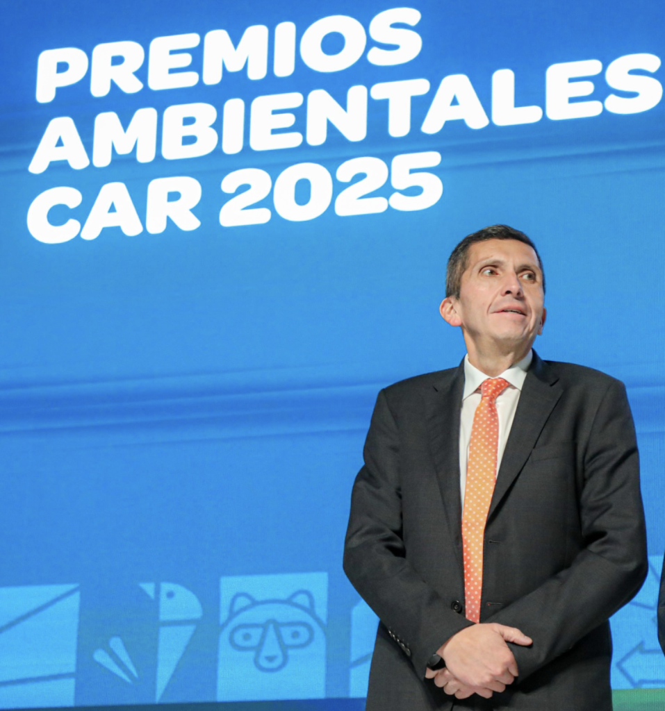 Alcalde de Chía en los premios ambientales de la CAR.