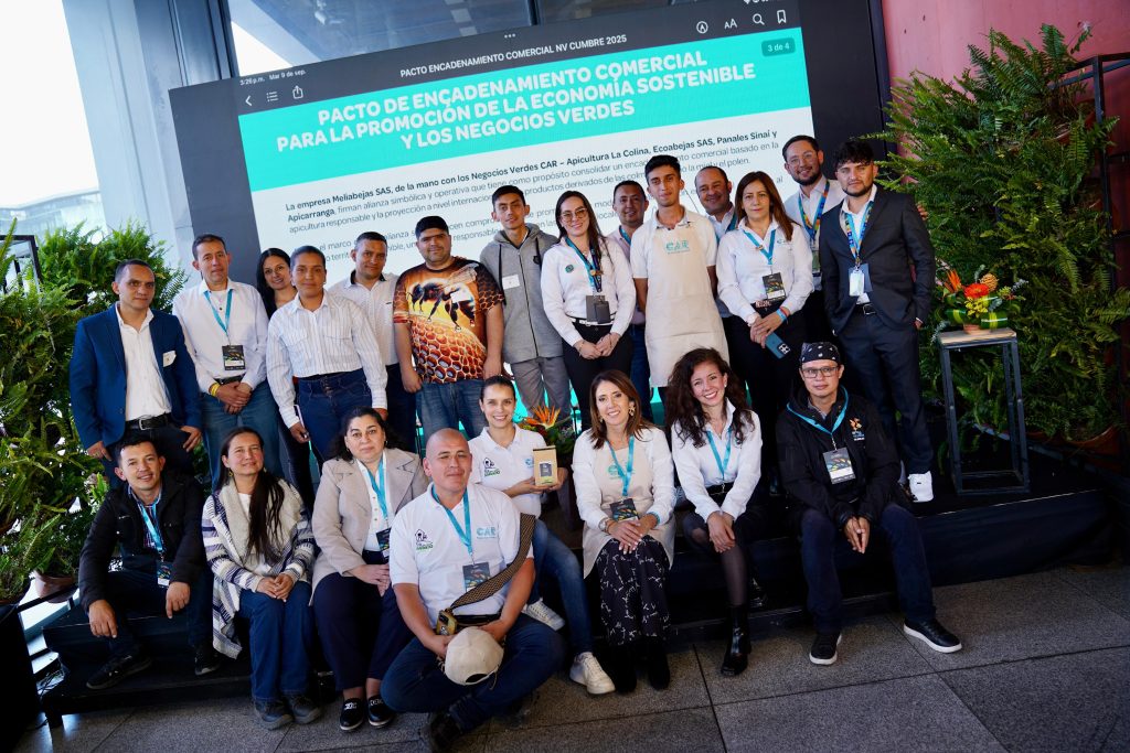 Grupo de funcionaros de la CAR que liderarán los procesos ambientales en torno a la protección del agua.