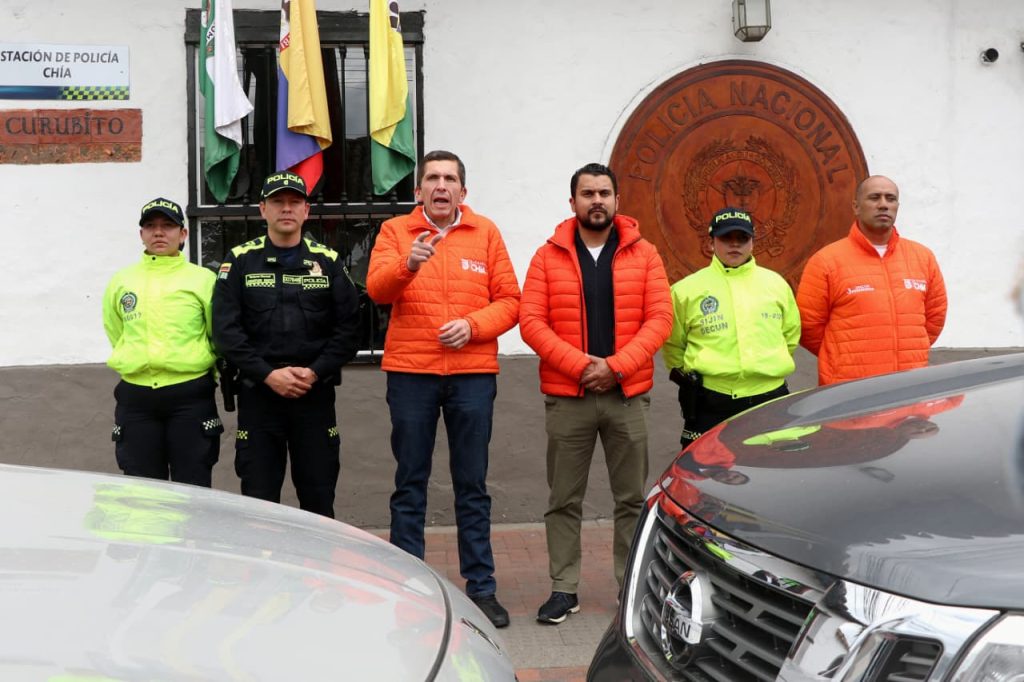 Alcalde y equipo de Policía.