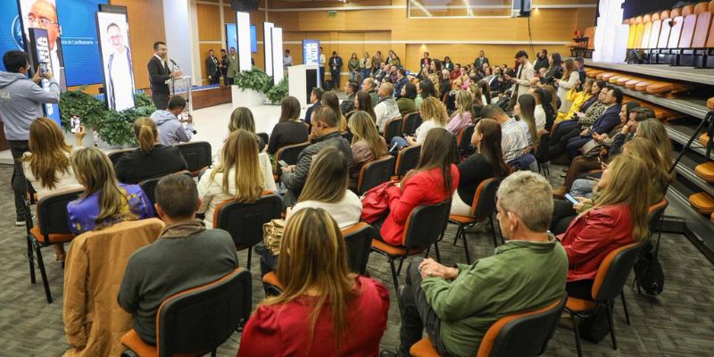 Equipo de personas que participaron en la entrega económica a servicios públicos.