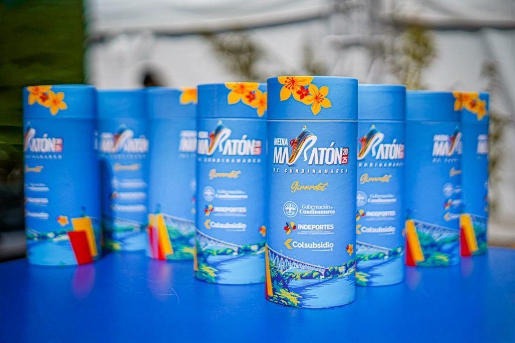 Envases de agua de la media maratón de Cundinamarca