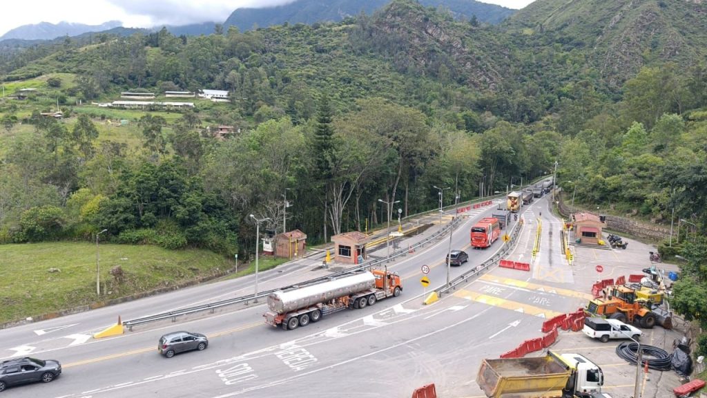 Cierre de vía al Llano.