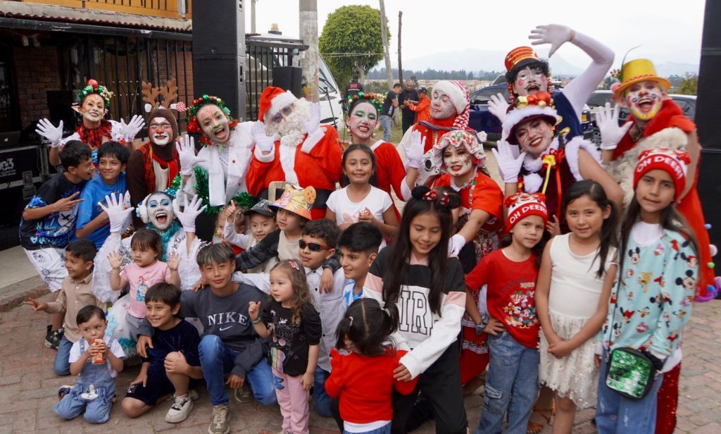 Grupo de niños que participaron en las novenas en Chía.