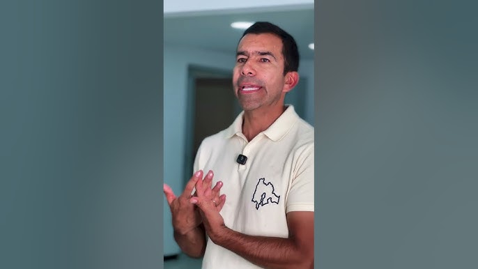 Gobernador Jorge Rey en Centro de Salud