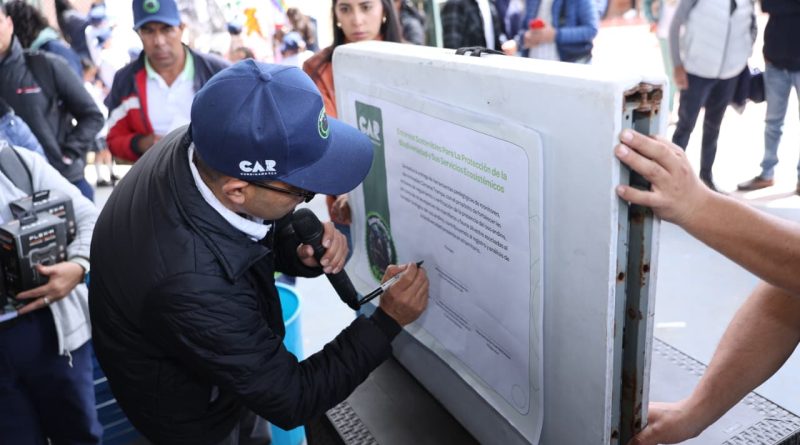 Firma de convenio para protección del Oso Andino