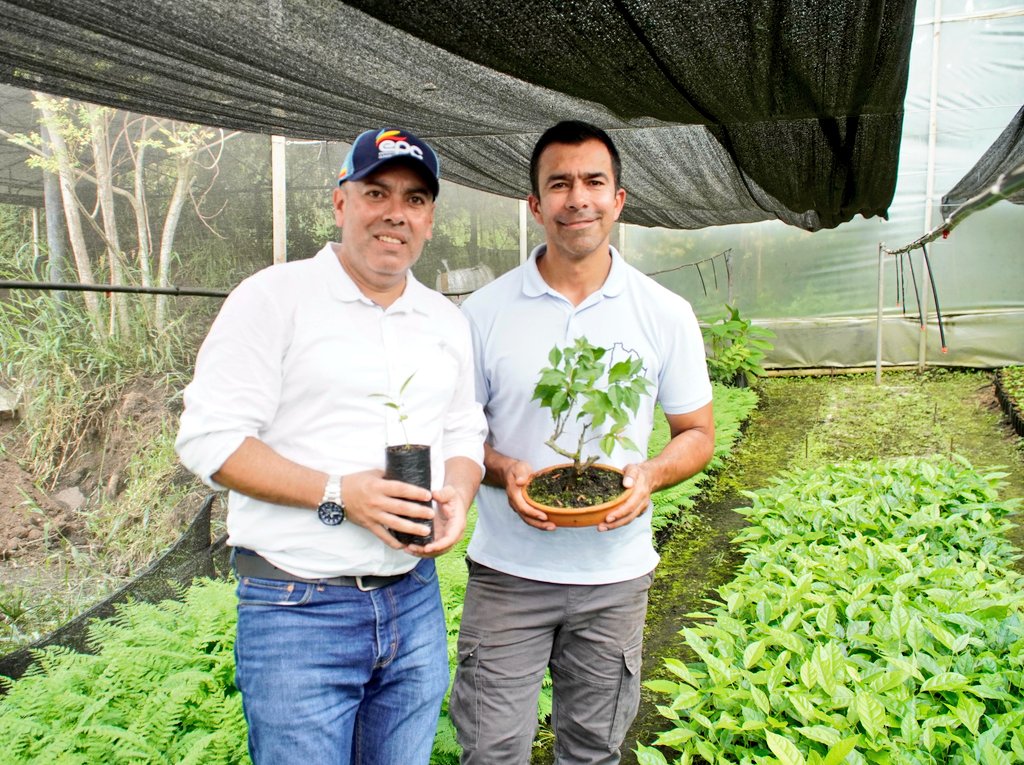 Gobernador de Cundinamarca en el vivero de Nocaima