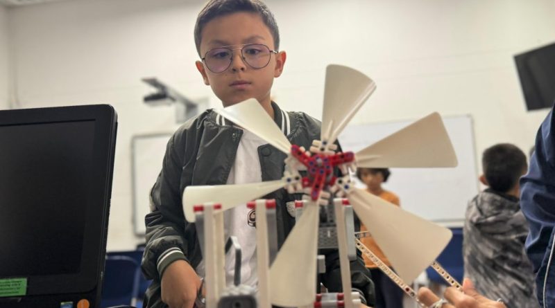 220 niños y jóvenes de Chía han sido certificados en robótica y tecnología