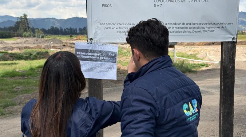 Equipo de la Car Cundinamarca sella un lote de escombros en Chía