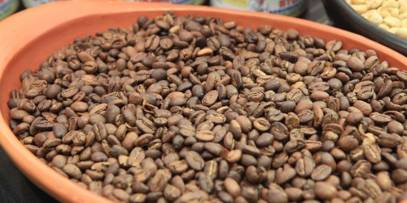 Granos de café tostados.