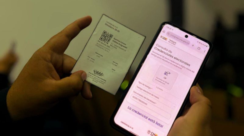celular con la plataforma de la CNE abierta