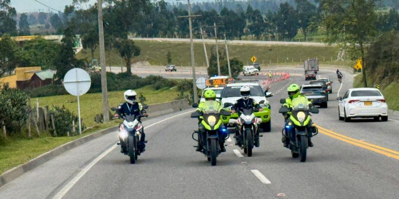 Policía de carreteras en las vías de Cundinamarca.