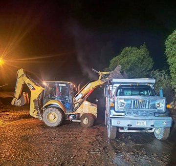 Maquinaria amarilla en las vías de Sabana Occidente