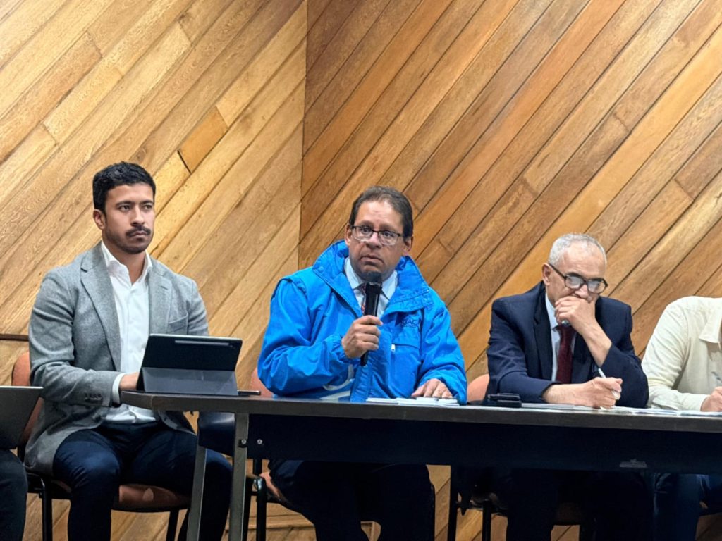 En la mesa de trabajo están los coordinadores de la Gobernación de Cundinamarca