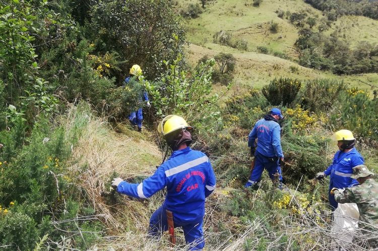 Personas en los cerros de Cundinamarca
