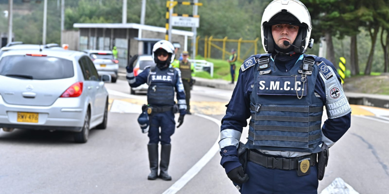 Policías en las vías de Cundinamarca por el segundo puente festivo