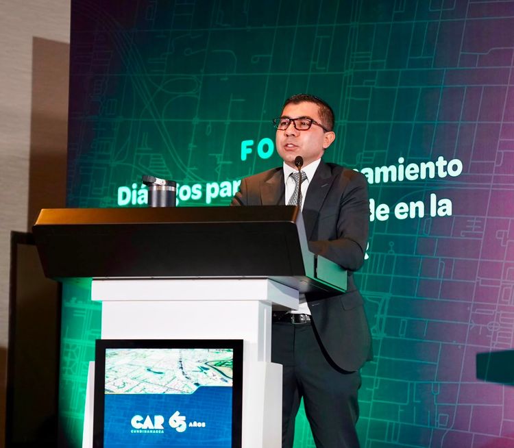 Director de la CAR Cundinamarca participando en un Foro de sostenibilidad