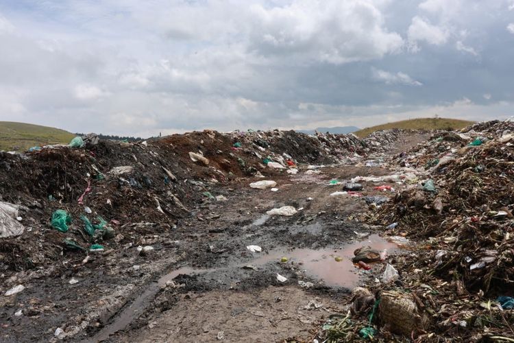 Fuente hídrica contaminada
