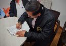 Taxistas firmando acta de levantamiento de sellos