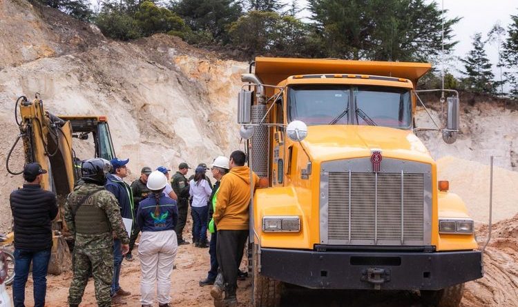 Maquinaria de mineria ilegal en Chocontá