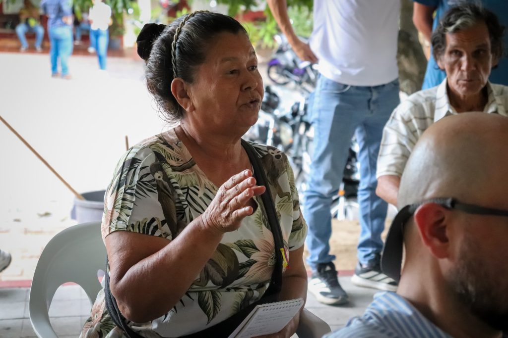 Mujer campesina interviniendo en rueda de negocios