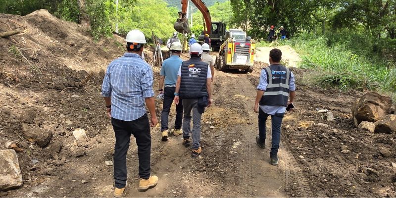 Equipo de la Gobernación de Cundinamarca atendiendo la modernización del acueducto en Apulo.