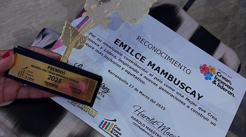 Foto el certificado y trofeo del reconocimiento dado en Barranquilla, como la mejor gestora deportiva de Cundinamarca.