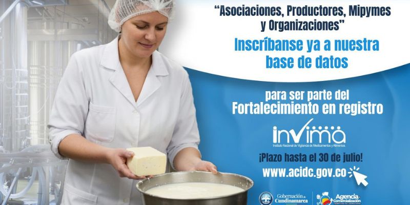 Imagen de mujer sirviendo alimentos.