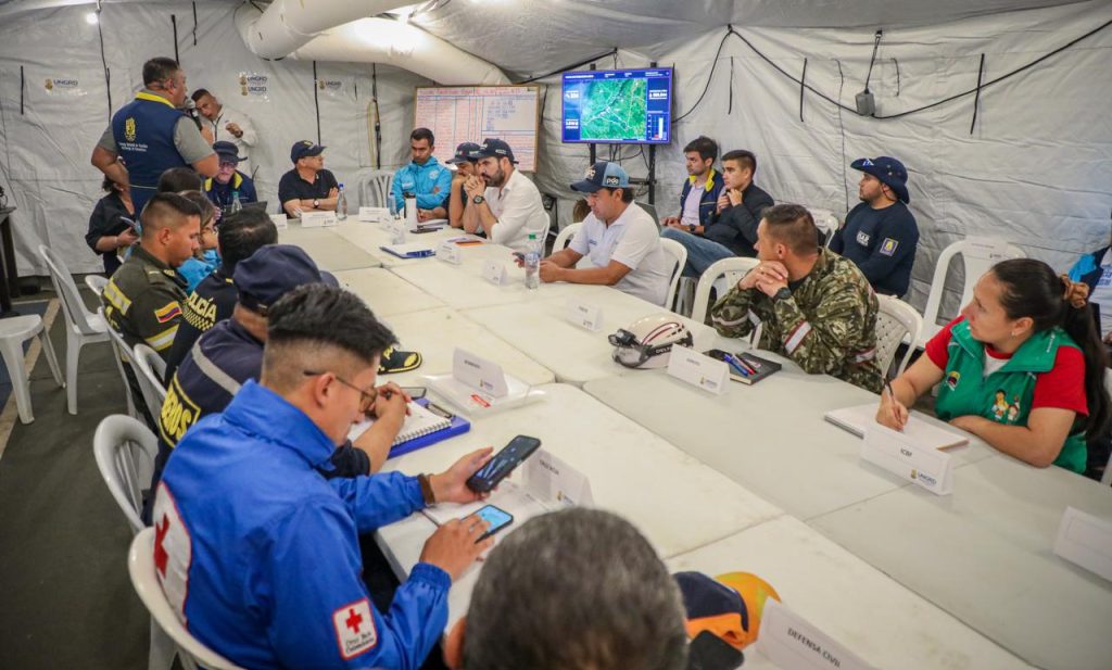 Equipo de trabajo de la Gobernación, alcaldía de Medina y Paratebueno.
