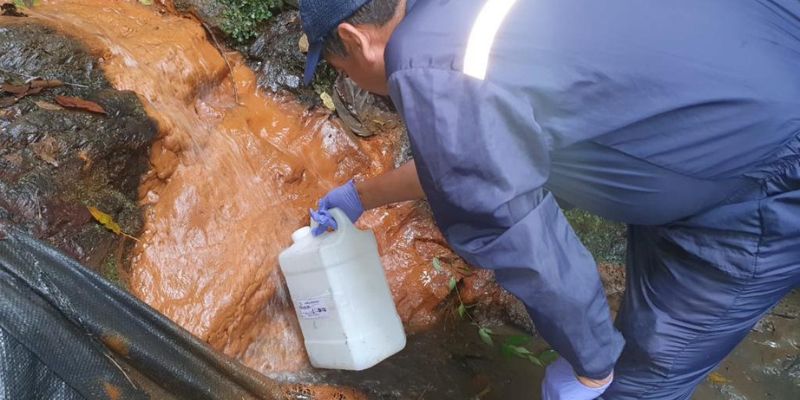 Agua contaminada.