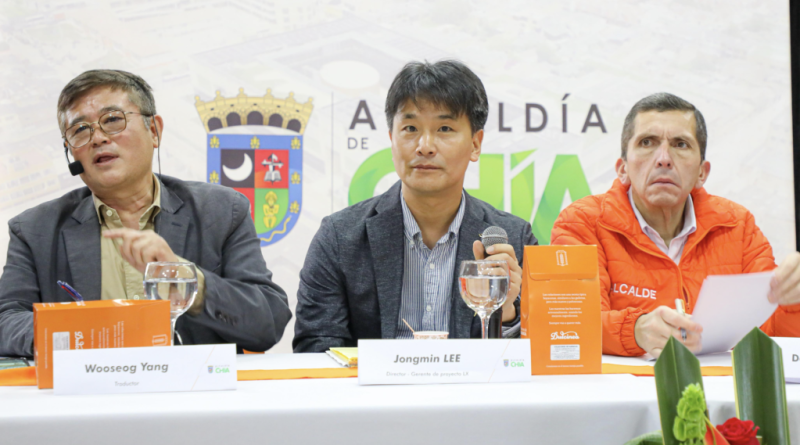 Alcalde de Chía con comitiva de Coreanos.