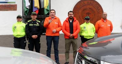 Alcalde y equipo de Policía.