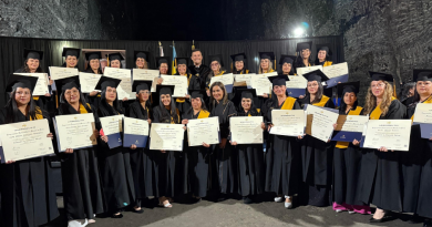 Madres comunitarias graduándose