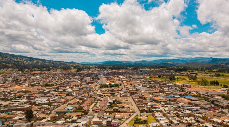 Cundinamarca es el primer departamento del país en liderar la reducción de pobreza multidimensional, anuncia el gobernador Jorge Rey Panorámica de Ubaté Municipio de Cundinamarca.