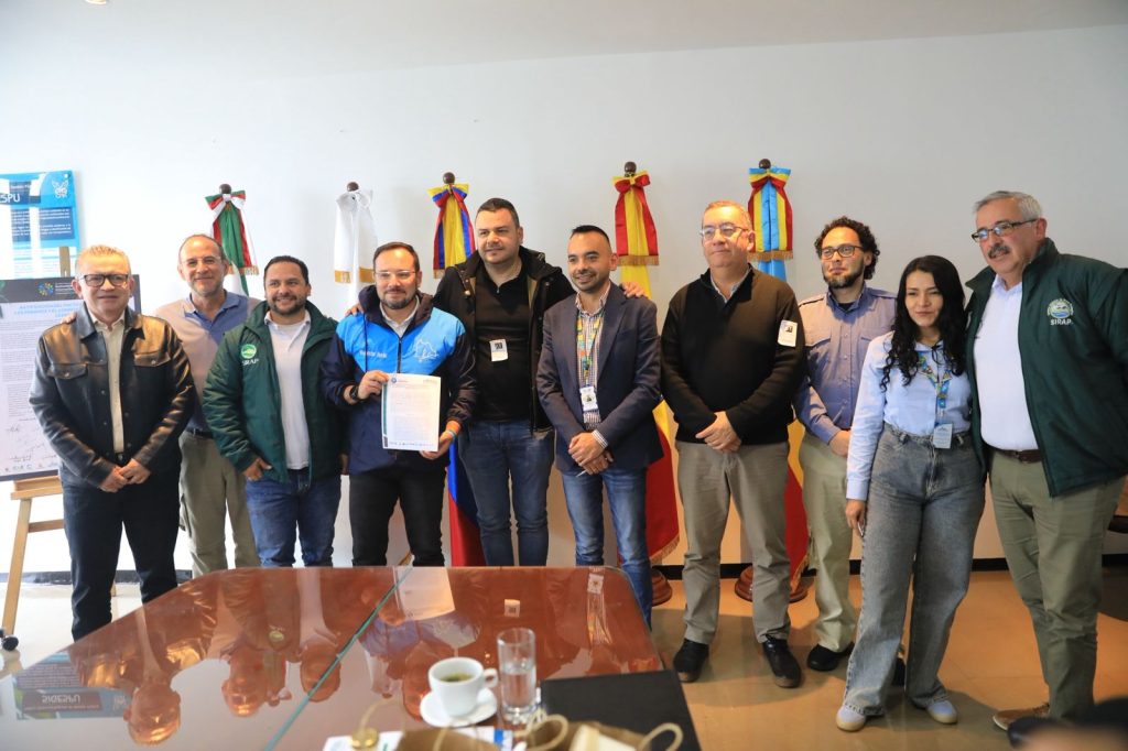 Grupo de funcionarios de la CAR Cundinamarca