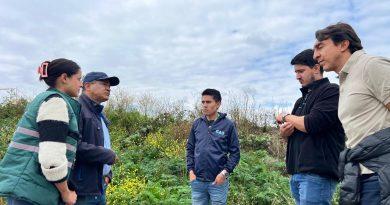 Grupo de funcionarios de la CAR y Gobernación en la Cuenta del Río Frío.