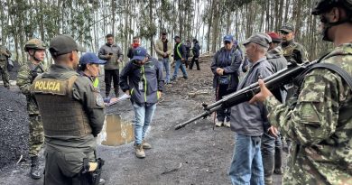 Captura cpn el ejército y funcionarios de la CAR a personas que traficaban con carbón en Nemocón.