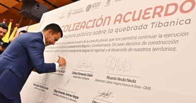 Firma de protocolo de acuerdo con la comunidad Muisca, del Gobernador.