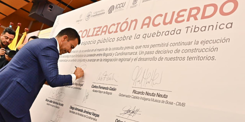 Firma de protocolo de acuerdo con la comunidad Muisca, del Gobernador.