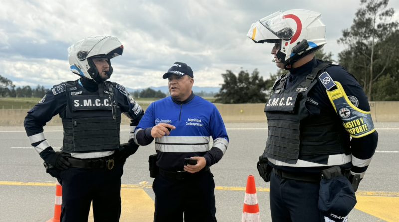 Policias de tránsito en las vias de Cundinamarca