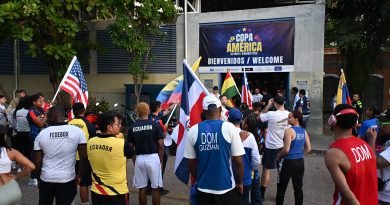 Gente celebrando la inaguración Copa Boxeo en Girardot