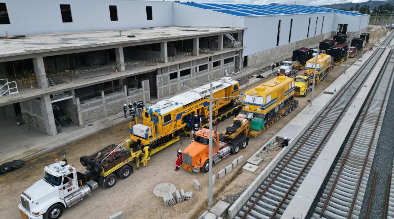 “Con esta tecnología construiremos cerca de 300 metros de vía al día”: gobernador Jorge Rey tras llegada de maquinaria para RegioTram de Occidente Rieles de la Gobernación en RegioTram de Occidente
