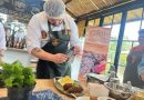 A chía llega el reto gastronómico del 2026 Cocinero preparando alimentos en un puesto