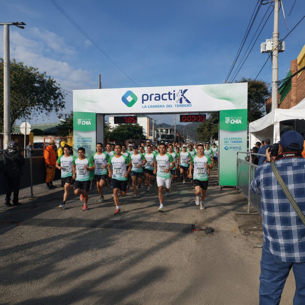 Altétas saliendo del pñunto de encuentro para correr