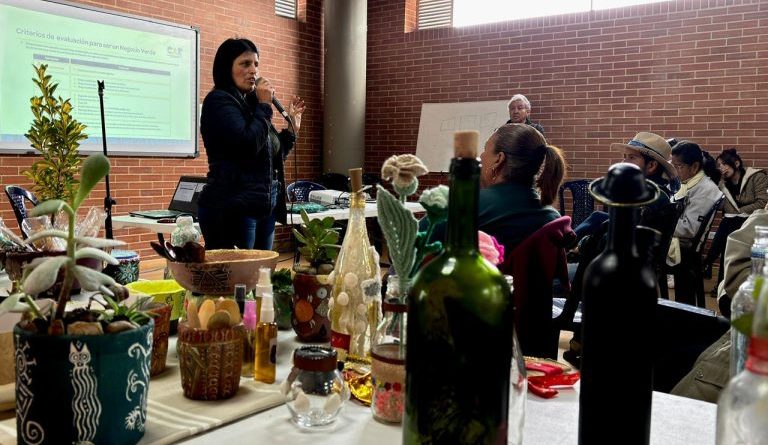 La Secretaría para el Desarrollo Económico lideró un encuentro estratégico para fortalecer las iniciativas sostenibles del municipio y abrirles camino hacia mercados verdes.