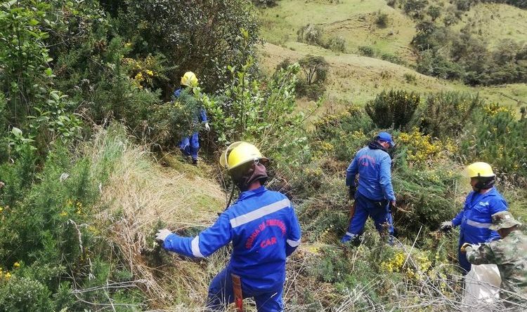 Personas en los cerros de Cundinamarca